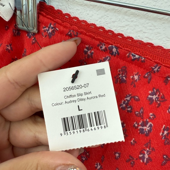 Floral Red Skirt - Picture 3 of 4